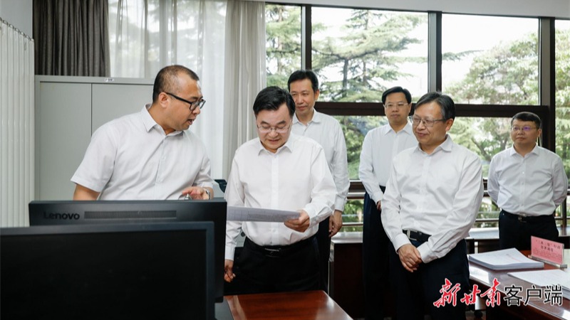 胡昌升在省纪委监委机关调研时强调牢固树立以人民为中心的发展思想 加力整治群众身边不正之风和腐败问题